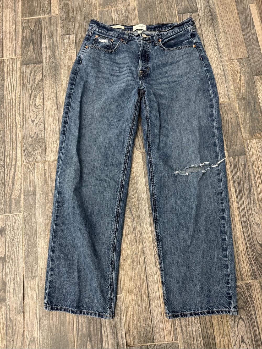 Universal Thread Womens 90’s Baggy distressed button fly jeans - size 8